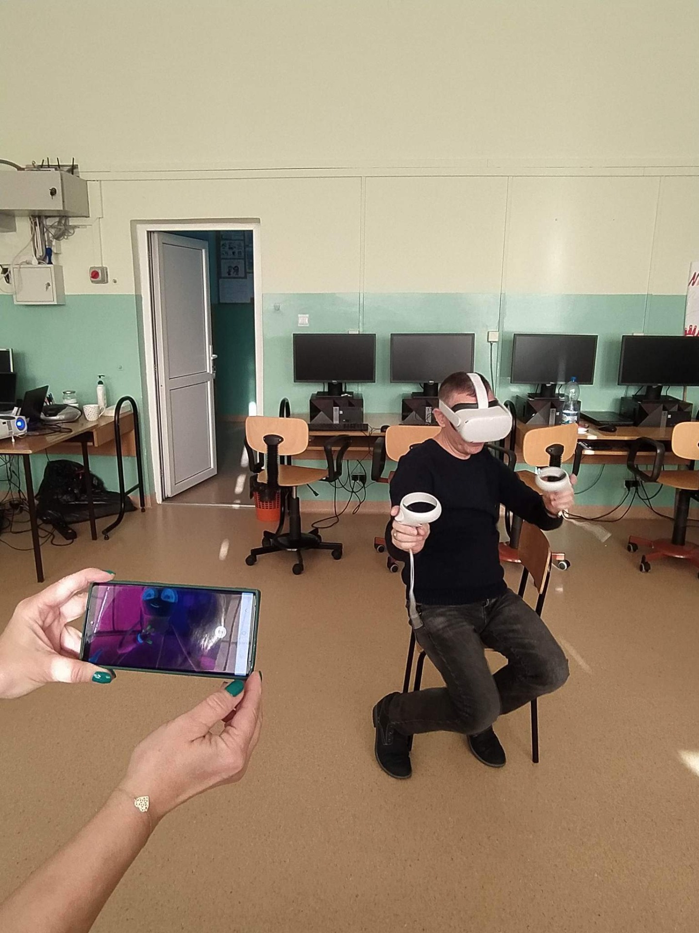 Pani Grzegorz podczas warsztatów z obsługi gogli VR