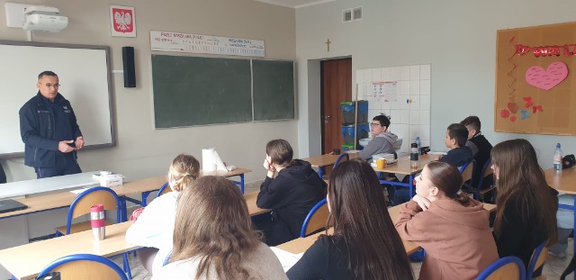 Spotkanie profilaktyczne dla klas 7-8 w SP Nojewo - Obrazek 3