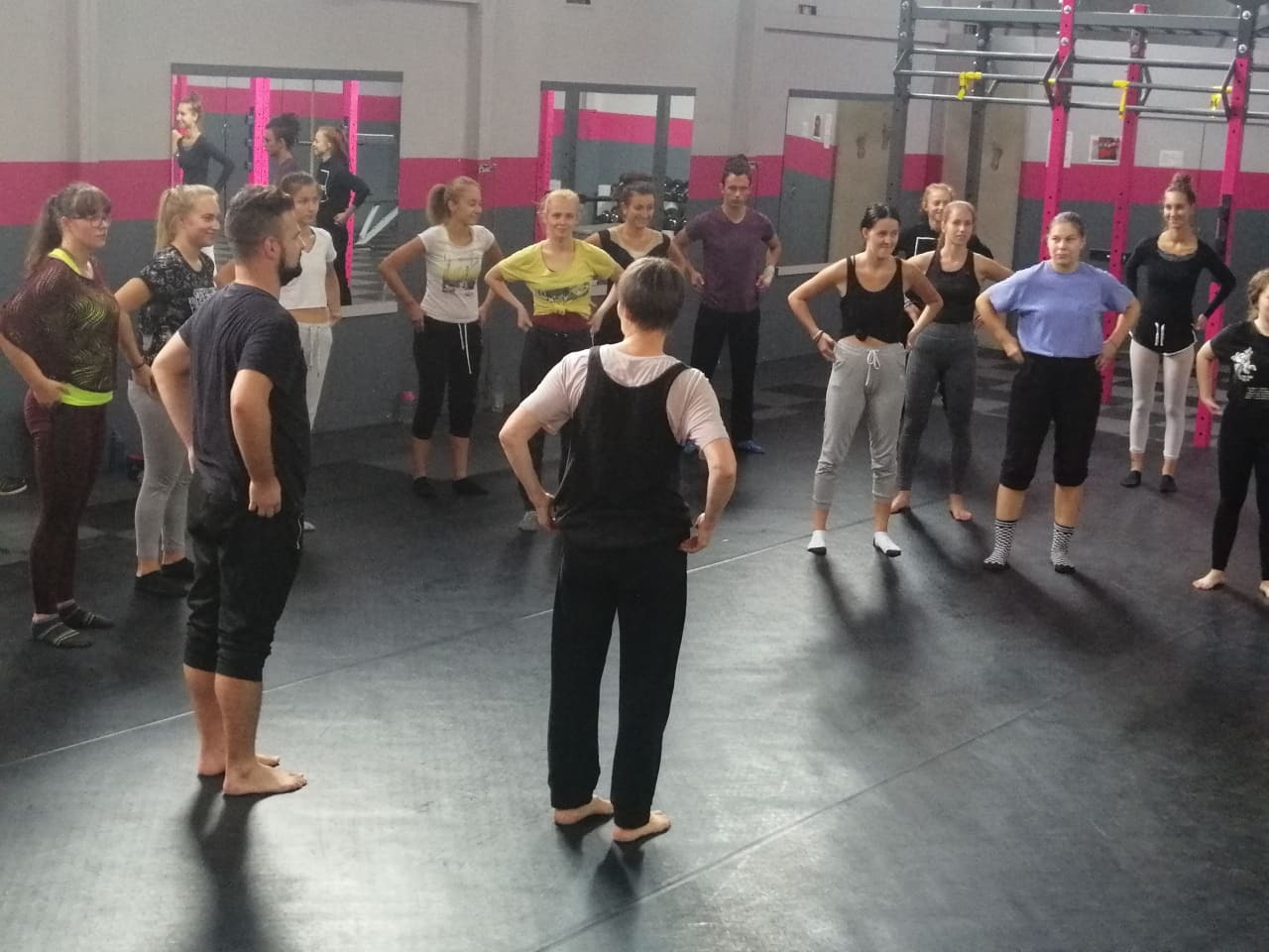 Tanečný workshop s Katkou Vlnieškovou, Annou Sedlačkovou a Danielom Račekom - Obrázok 3