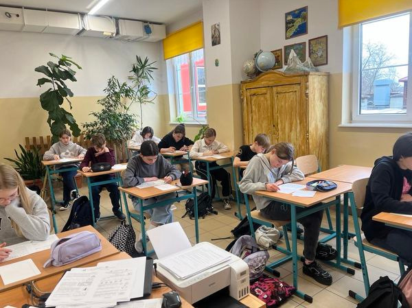 Uczniowie biorący udział w Konkursie "Kangur Matematyczny"