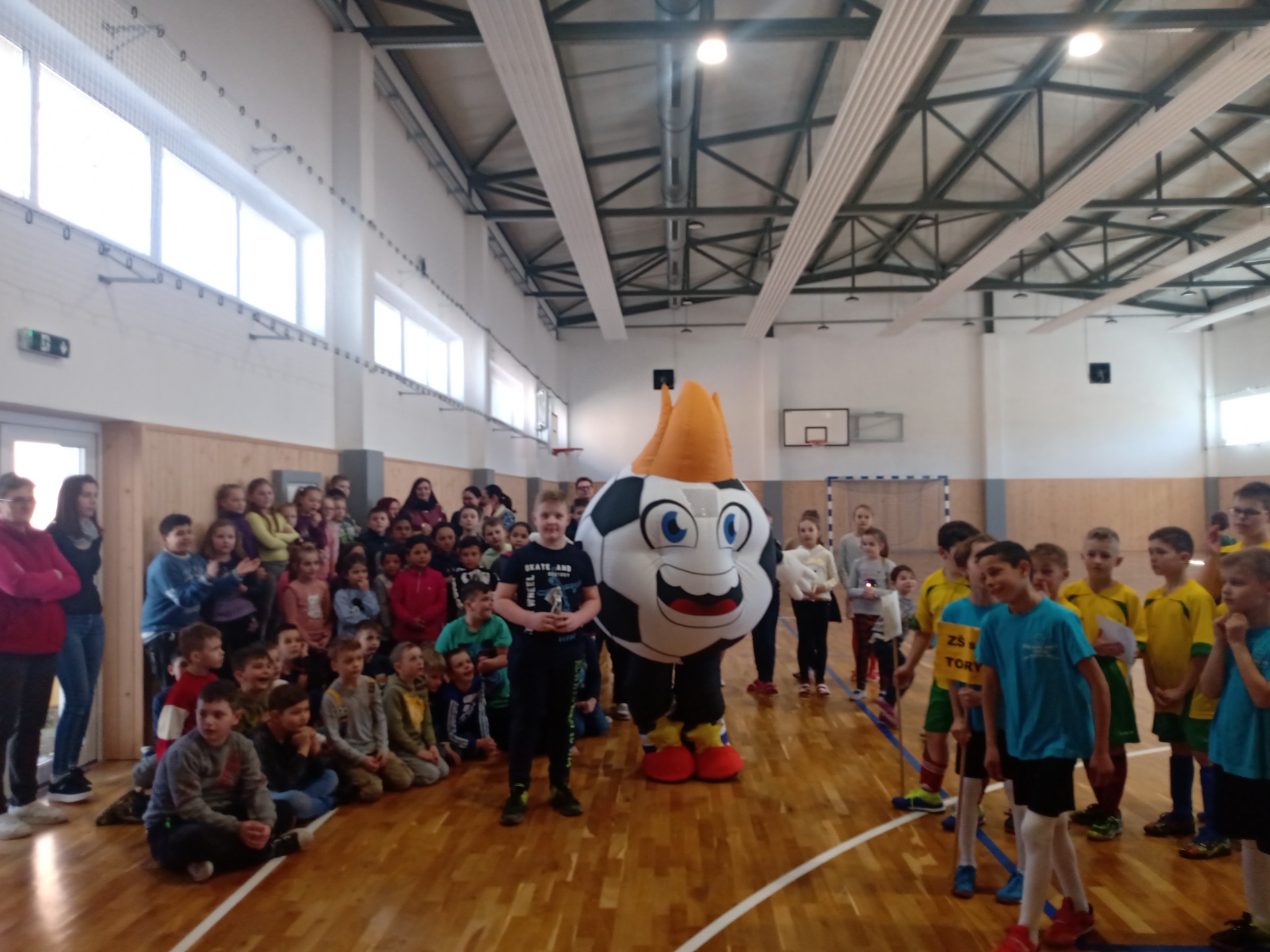 Futbalový turnaj žiakov 1. stupňa o putovný pohár riaditeľov škôl hornotoryského regiónu. - Obrázok 1