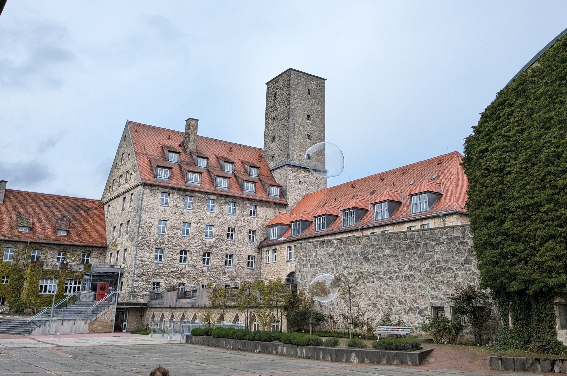 Schullandheimfahrt der zweiten Klassen nach Burg Feuerstein 24. April – 26. April 2024 - Bild 4