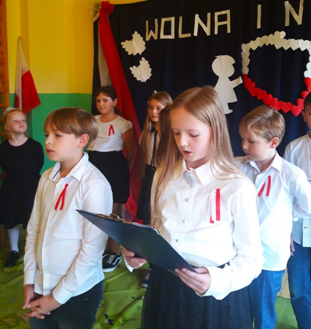 „Szkoła do hymnu” - Narodowe Święto Odzyskania Niepodległości – Filia w Malużynie - Obrazek 5