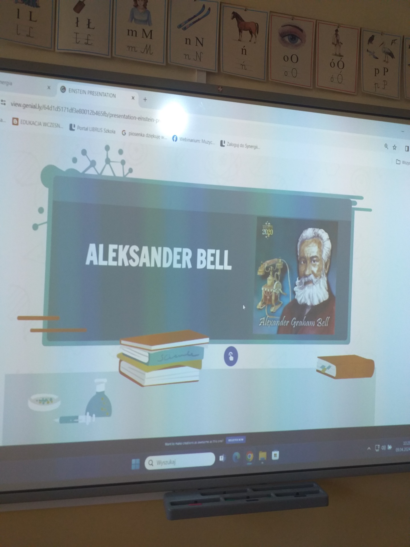 Projekcja filmu edukacyjnego o Alexandrze Bellu.