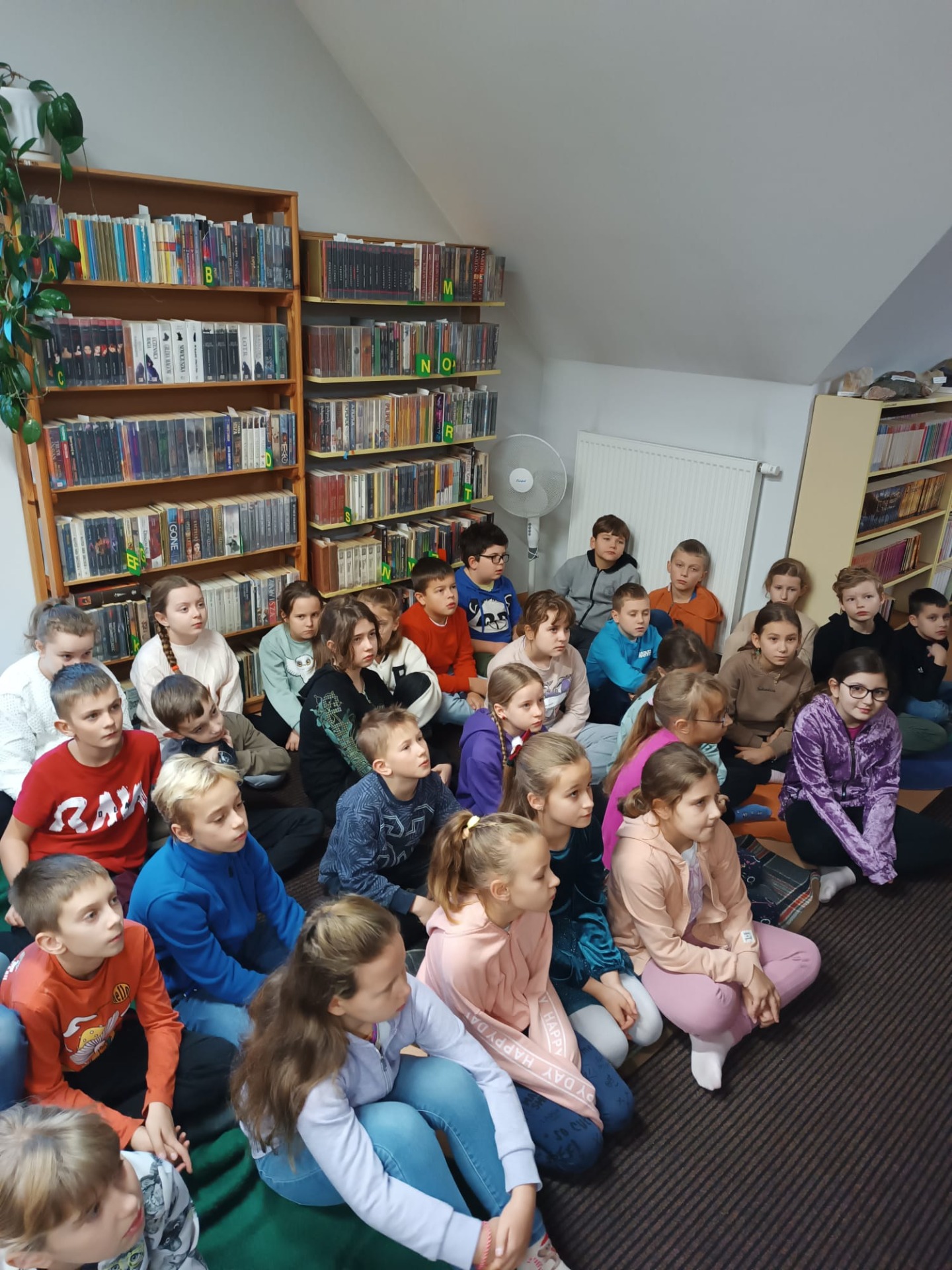 Lekcji biblioteczna klasy 3b w MGBP w Tenczynku. - Obrazek 5