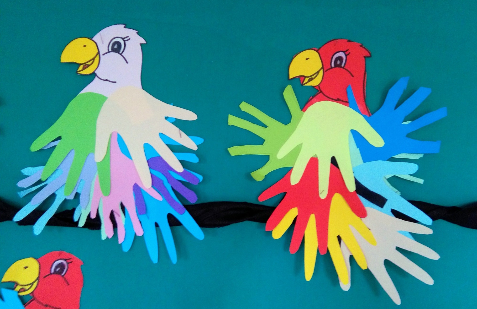 Papugi wykonane przez uczniów.