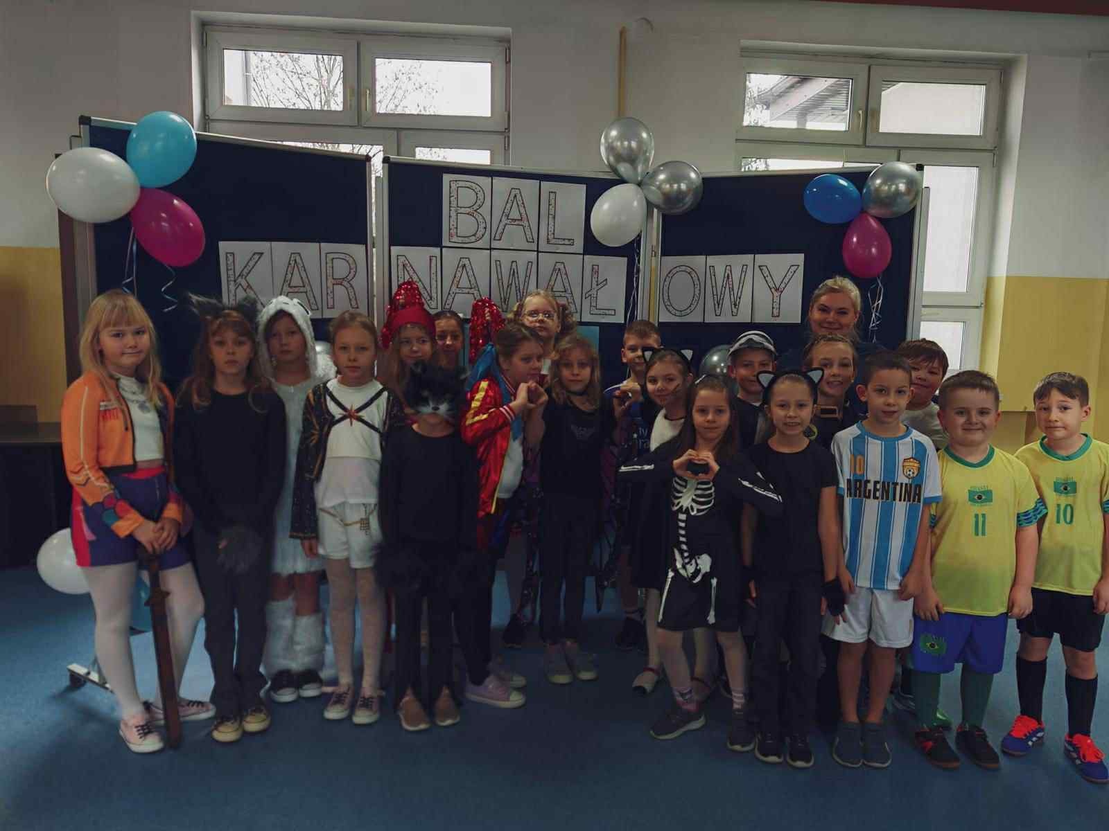 Zabawa karnawałowa w kl. 1-3 - Obrazek 4