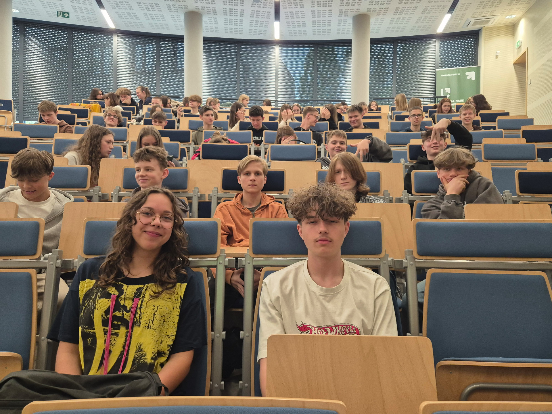 Uczniowie podczas wykładów odbywających się na auli im. prof. S. Liszewskiego