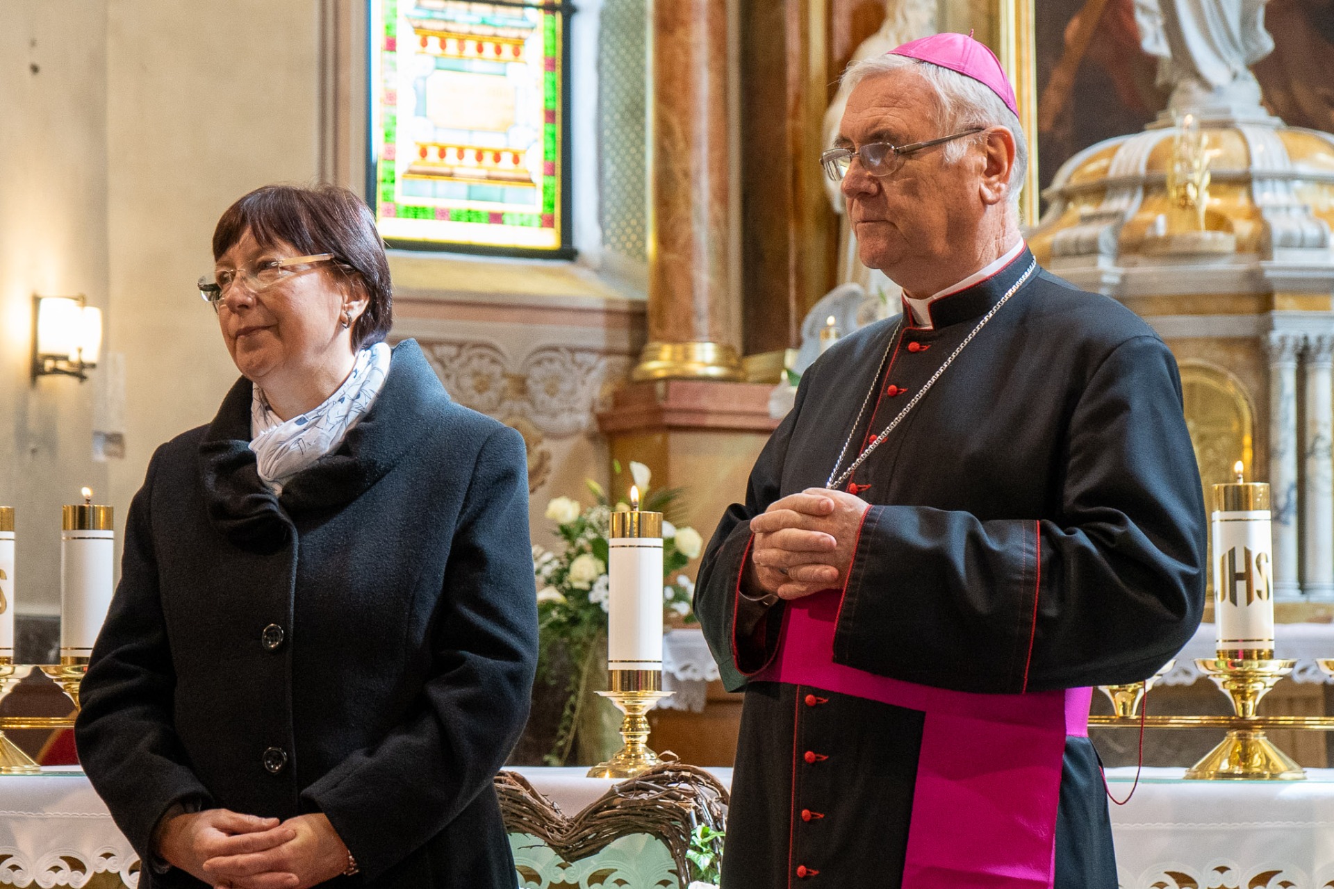 Ocenenie otcom biskupom Tomášom Galisom pani učiteľky Márii Kotlasovej - Obrázok 1