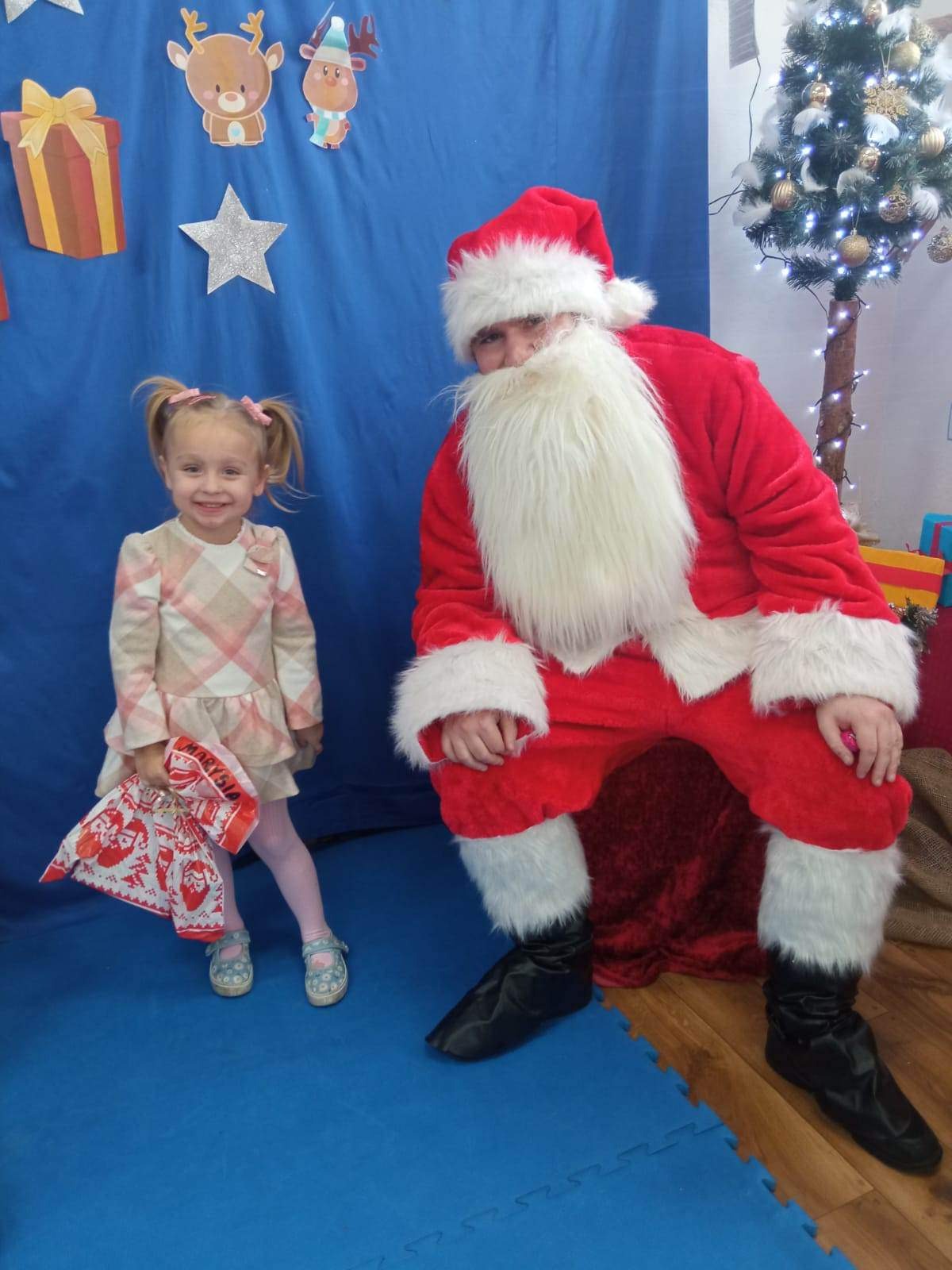 Wizyta Świętego Mikołaja w szkole i przedszkolu 2022 - Obrazek 5