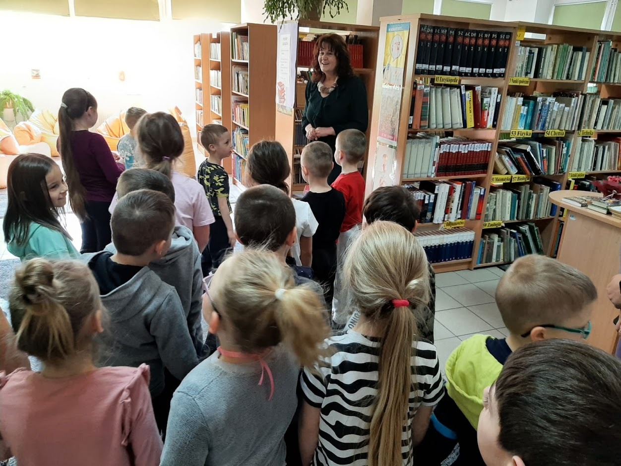           Wizyta  przedszkolaków w bibliotece szkolnej - Obrazek 1