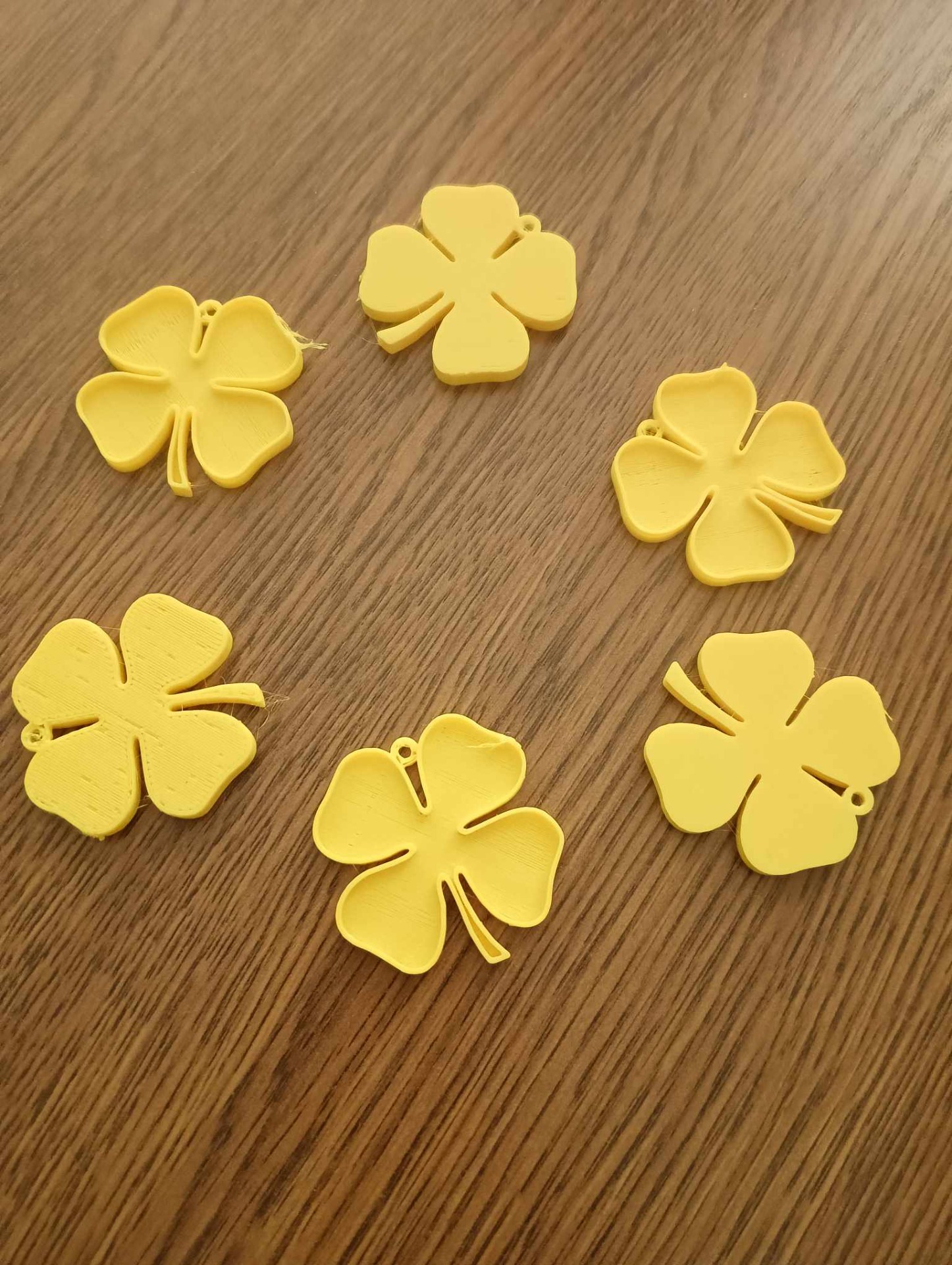 Żółte koniczynki wydrukowane na drukarce 3D