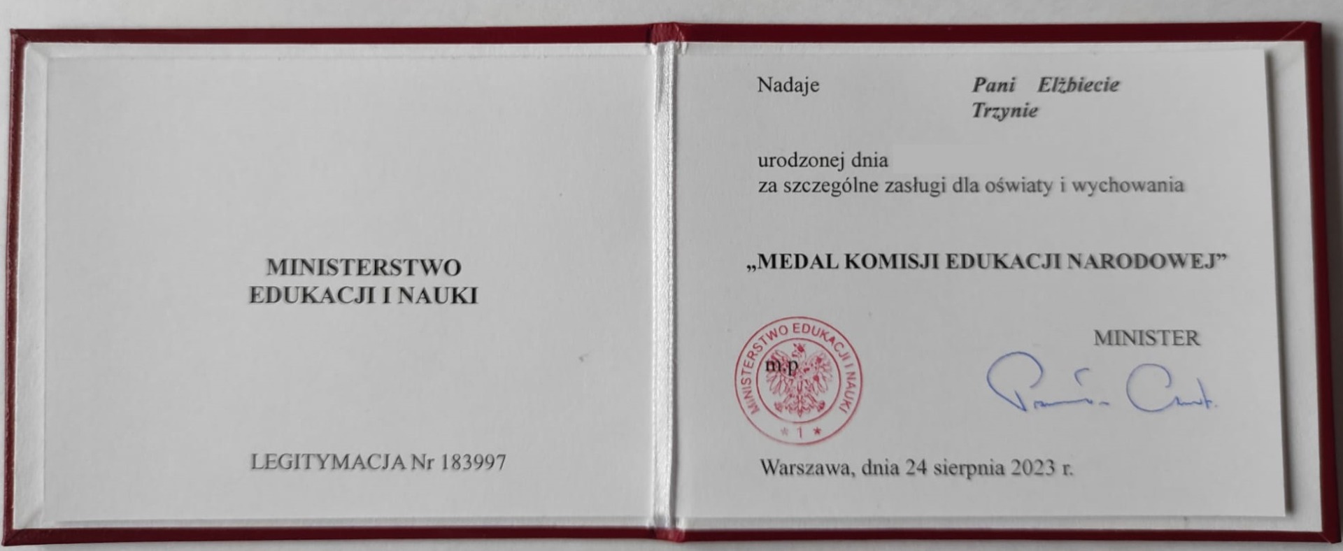 Medal Komisji Edukacji Narodowej dla Pani Elżbiety Trzyny - Obrazek 1