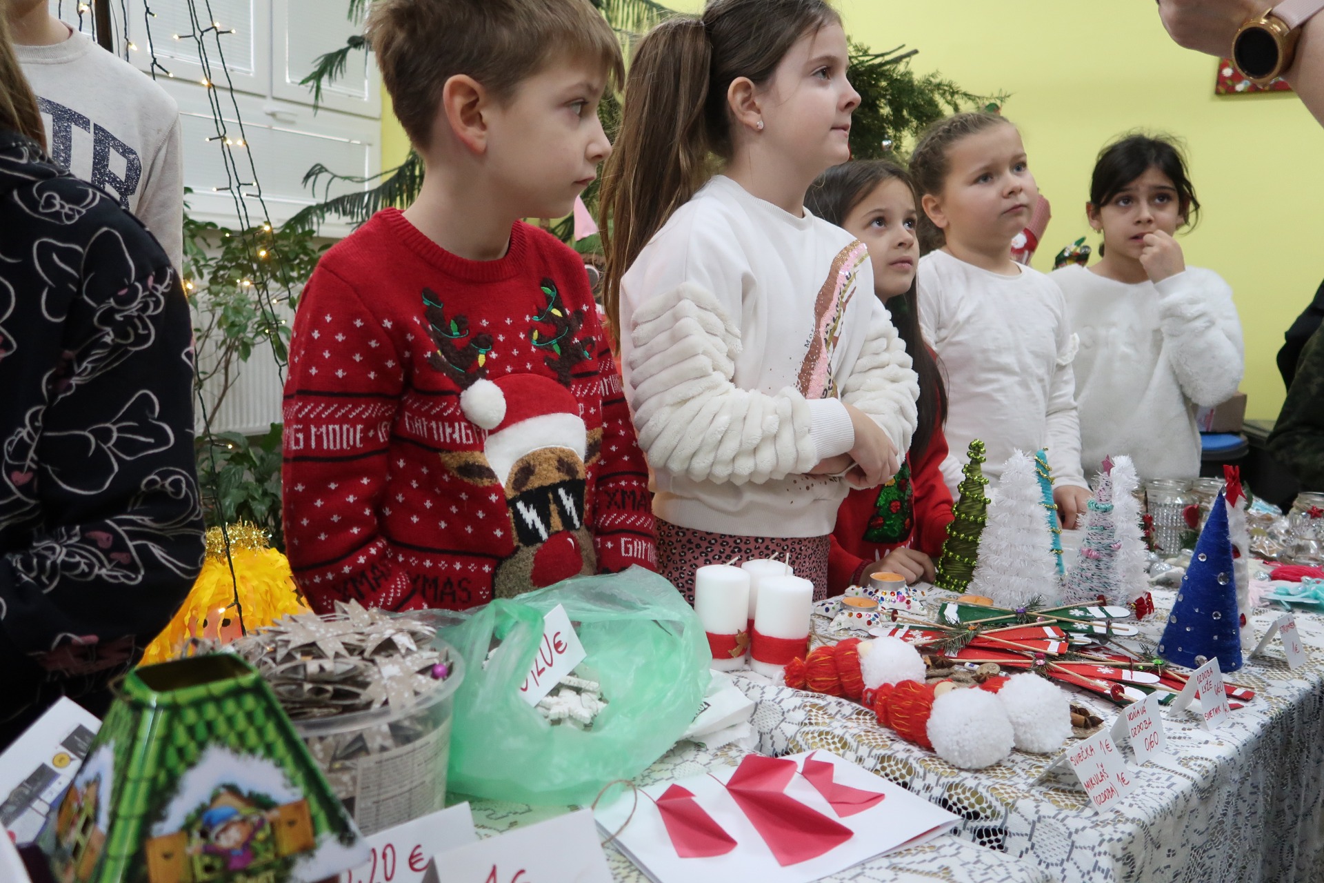 Vianočné trhy v základnej škole - Obrázok 5