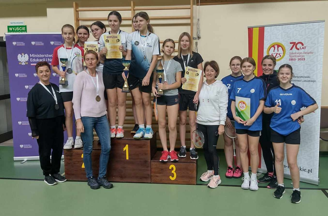 Brązowe medale  badmintonistek i badmintonistów w finale wojewódzkim Lubuskiej Olimpiady Młodzieży - Obrazek 2